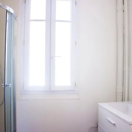 Apartment Charming Close To Republique Paris